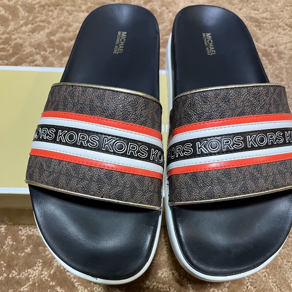 Micheal kors slides size 10 - Picture 1 of 3